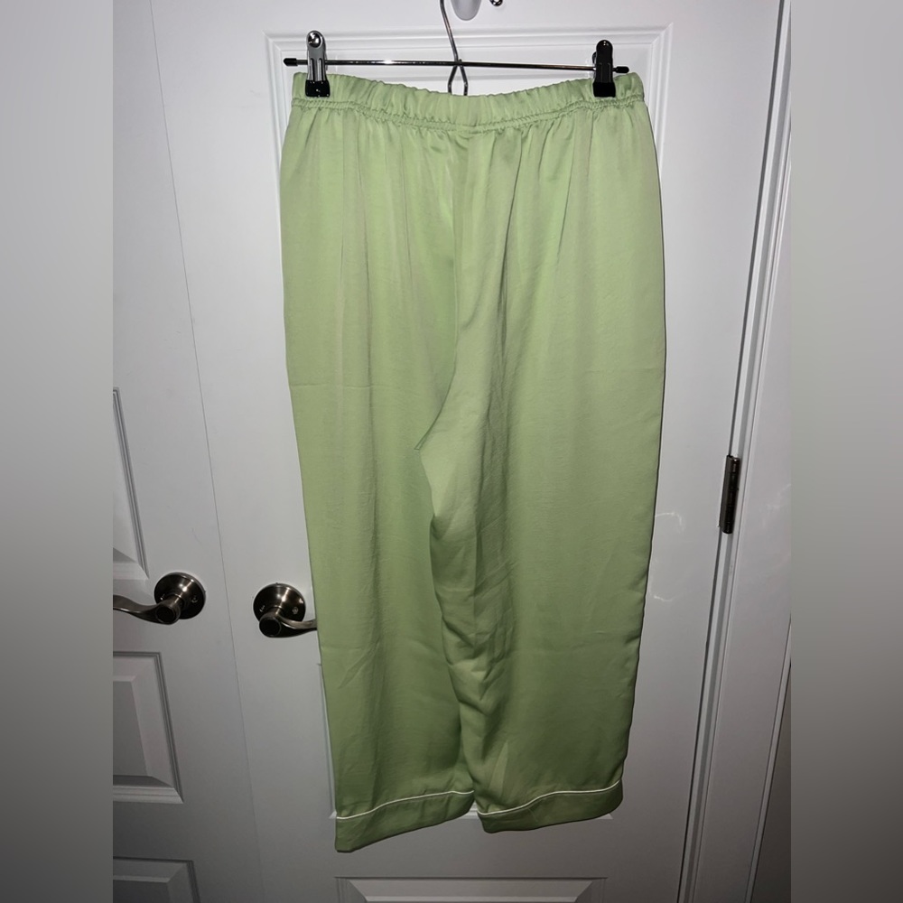 Green Fabletics Set - Picture 4 of 4